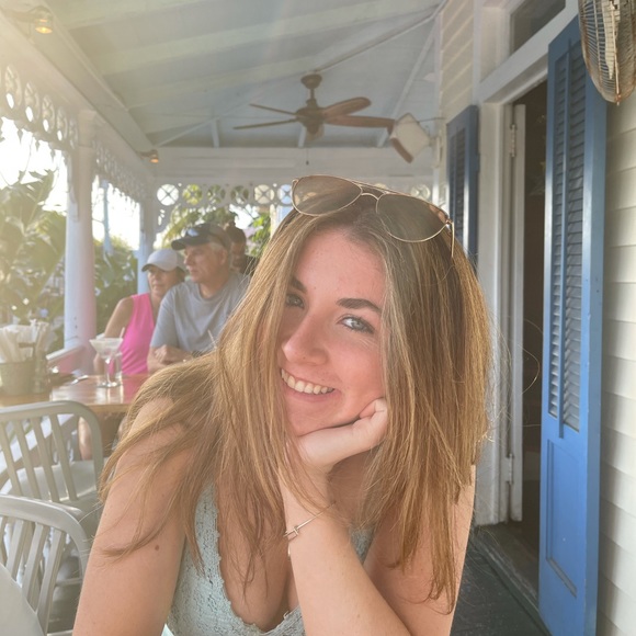 Meet your Posher, Caroline - Picture 1 of 1